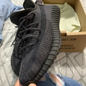 YEEZY 350 V2 Triple Black